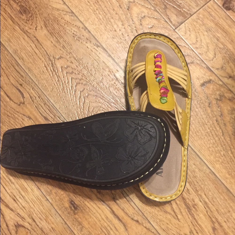 Sandals - Picture 2 of 2